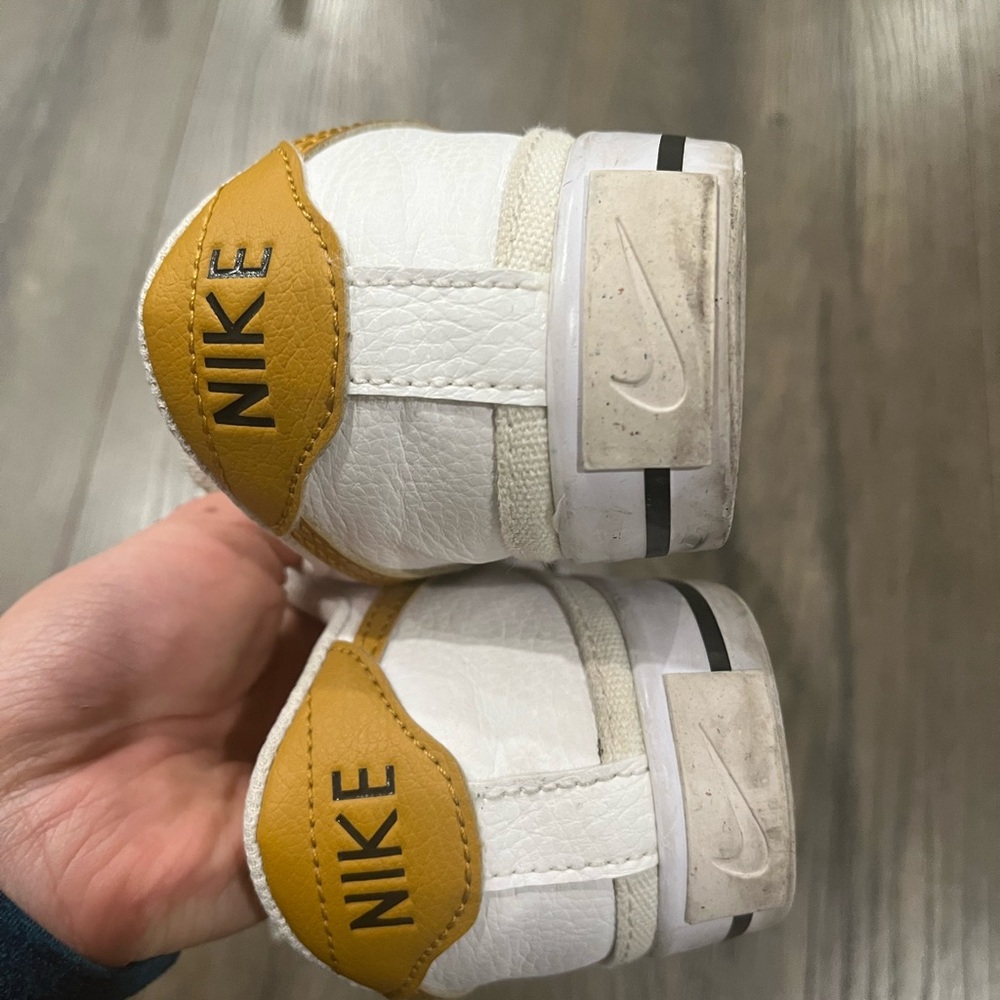 Nike Kids White and Gold Sneakers - Picture 4 of 5
